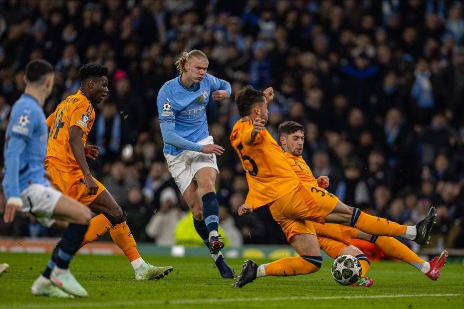 欧冠又看白对蓝！折损了一条中轴线的皇马，这次拿什么击败曼城？